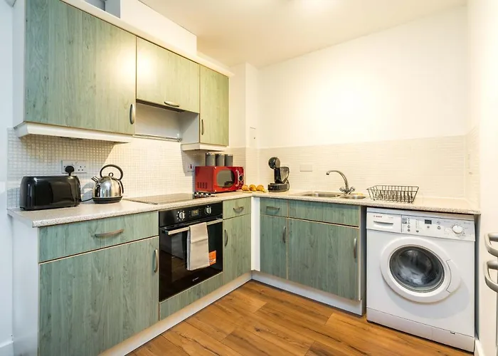 Fast Internet One Bedroom Apartment In Greater London, Id Required